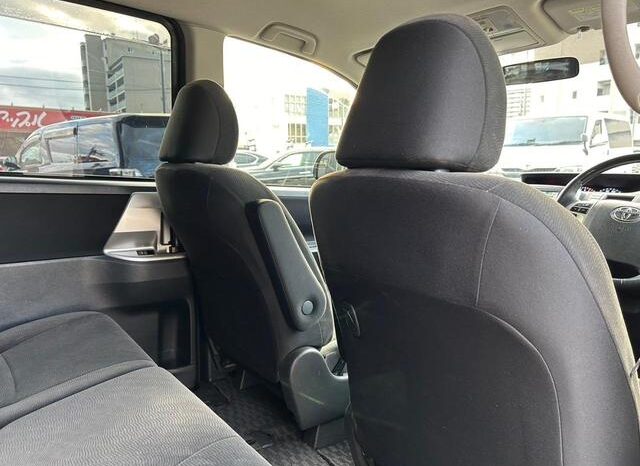 
								TOYOTA NOAH 2012 full									