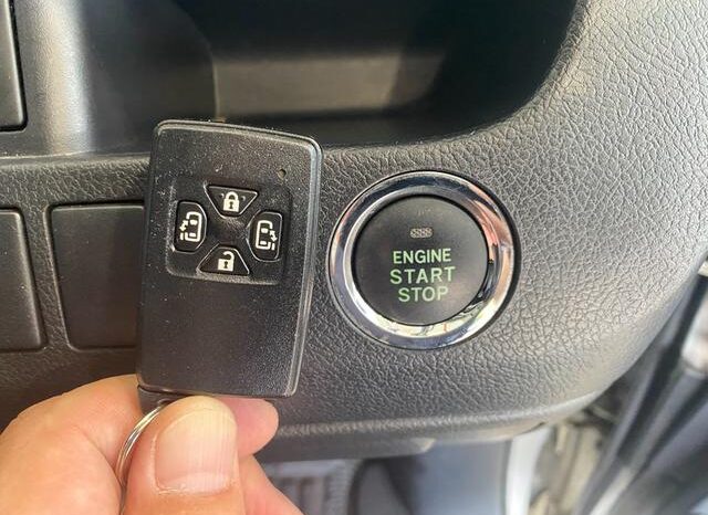 
								TOYOTA NOAH 2013 full									