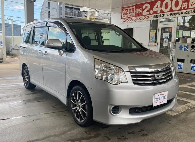 
								TOYOTA NOAH 2013 full									