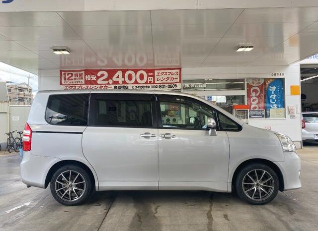 
								TOYOTA NOAH 2013 full									