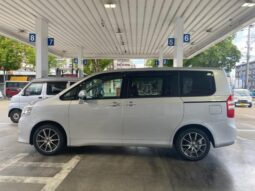 
										TOYOTA NOAH 2013 full									