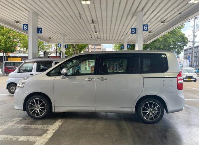 
								TOYOTA NOAH 2013 full									