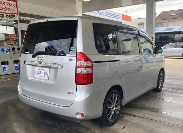 
								TOYOTA NOAH 2013 full									