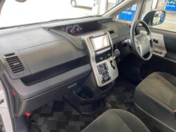 
										TOYOTA NOAH 2013 full									