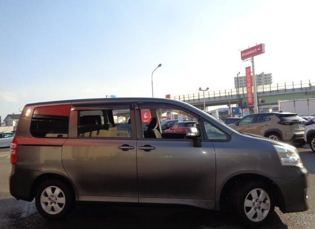 
								TOYOTA NOAH 2012 full									