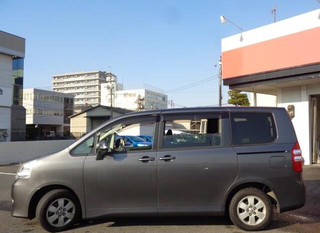 
								TOYOTA NOAH 2012 full									