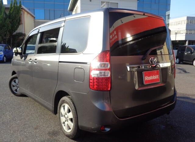 
								TOYOTA NOAH 2012 full									