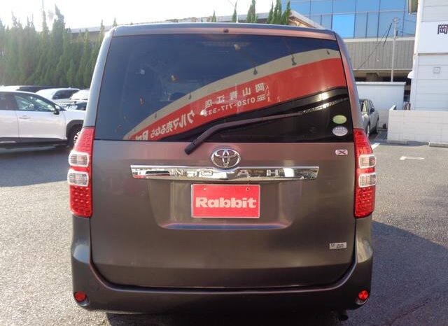 
								TOYOTA NOAH 2012 full									
