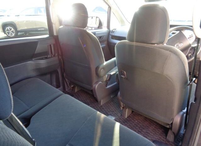 
								TOYOTA NOAH 2012 full									