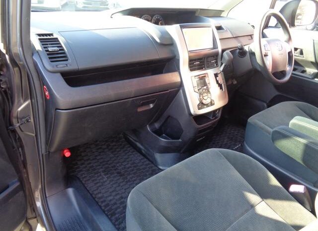 
								TOYOTA NOAH 2012 full									