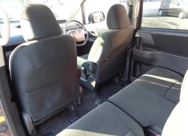 
								TOYOTA NOAH 2012 full									