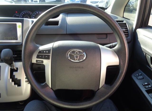 
								TOYOTA NOAH 2012 full									