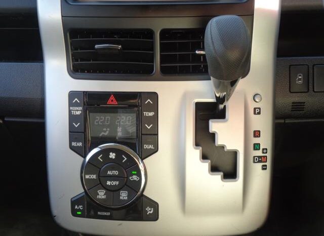 
								TOYOTA NOAH 2012 full									