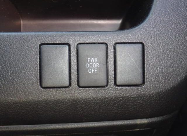 
								TOYOTA NOAH 2012 full									