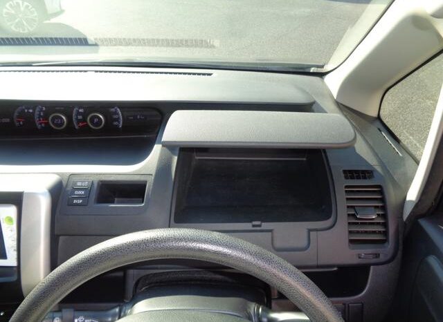 
								TOYOTA NOAH 2012 full									