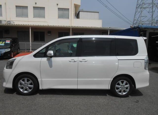 
								TOYOTA NOAH 2009 full									