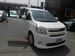 TOYOTA NOAH 2009