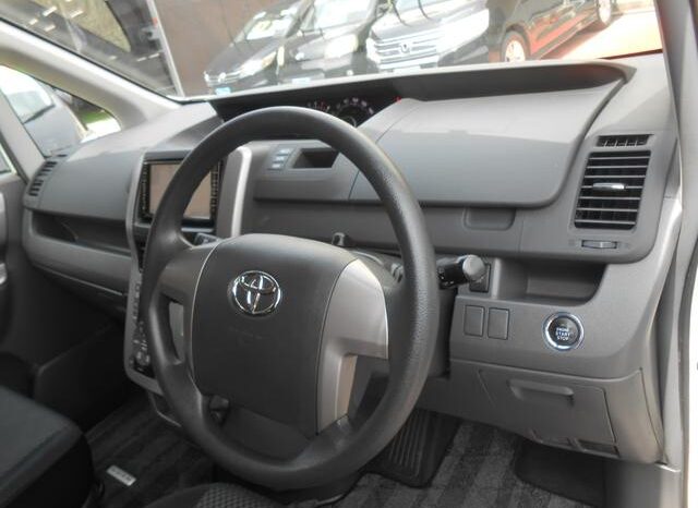 
								TOYOTA NOAH 2009 full									