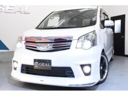 TOYOTA NOAH 2010