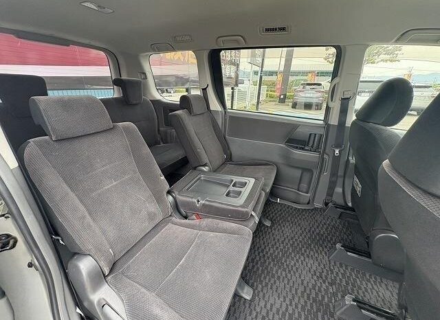 
								TOYOTA NOAH 2009 full									