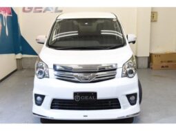 TOYOTA NOAH 2010