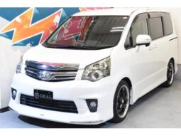 TOYOTA NOAH 2010