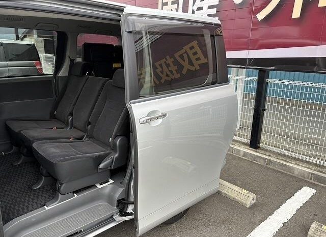 
								TOYOTA NOAH 2009 full									