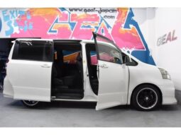 TOYOTA NOAH 2010
