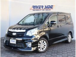 TOYOTA NOAH 2010