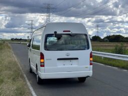 
										TOYOTA HIACE COMMUTER 2006 full									