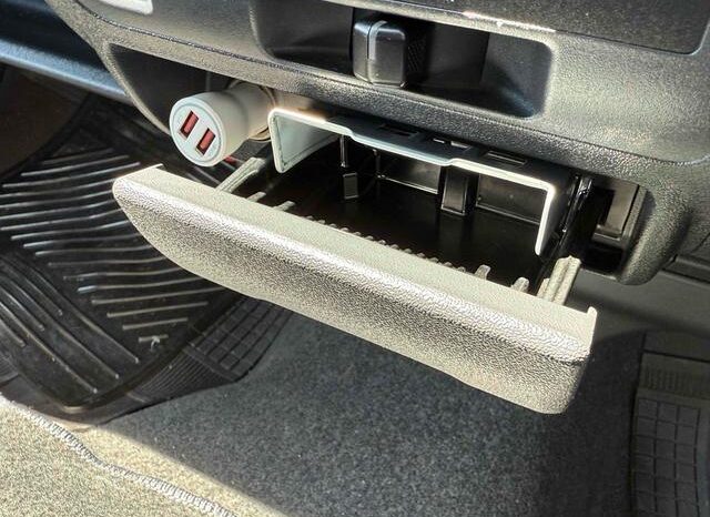 
								TOYOTA HIACE COMMUTER 2006 full									