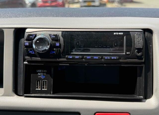 
								TOYOTA HIACE COMMUTER 2006 full									