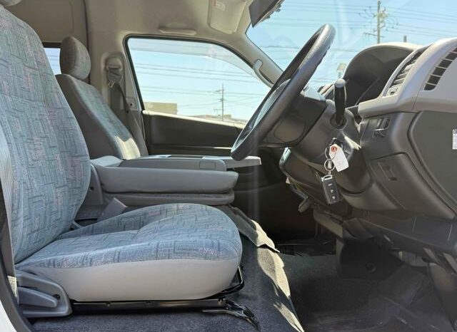 
								TOYOTA HIACE COMMUTER 2006 full									