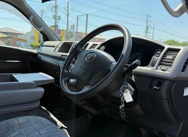 
								TOYOTA HIACE COMMUTER 2006 full									