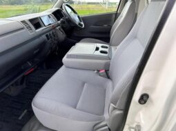 
										TOYOTA HIACE COMMUTER 2006 full									