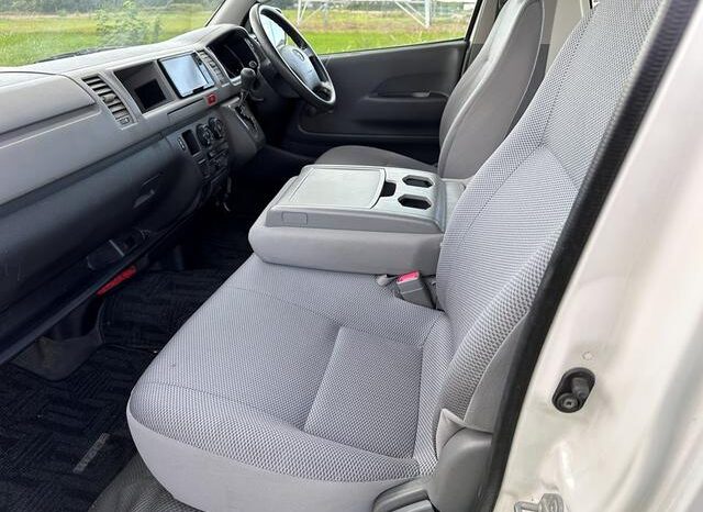 
								TOYOTA HIACE COMMUTER 2006 full									