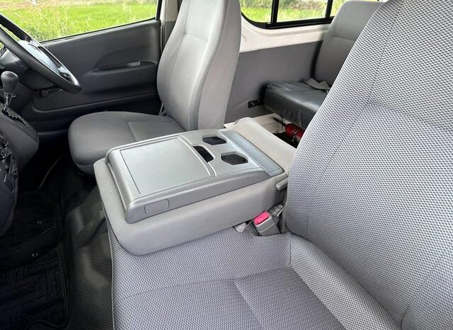 
								TOYOTA HIACE COMMUTER 2006 full									