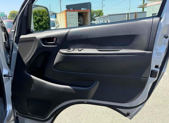 
								TOYOTA HIACE COMMUTER 2006 full									