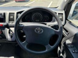 
										TOYOTA HIACE COMMUTER 2006 full									