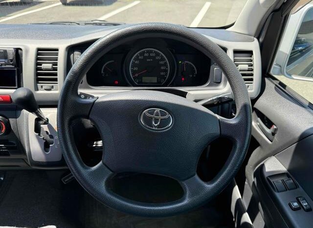 
								TOYOTA HIACE COMMUTER 2006 full									