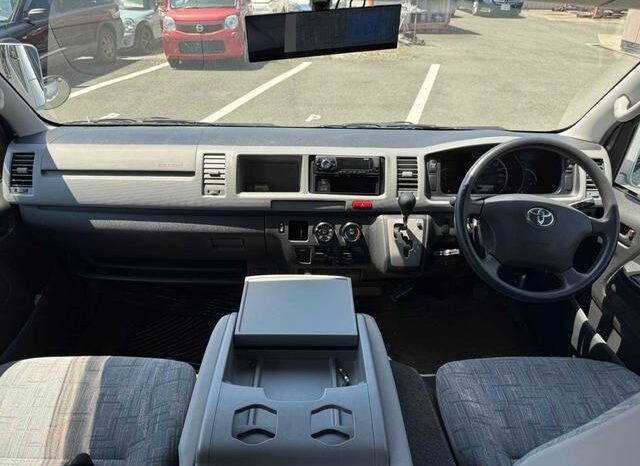 
								TOYOTA HIACE COMMUTER 2006 full									
