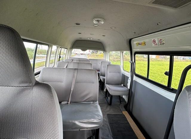 
								TOYOTA HIACE COMMUTER 2006 full									