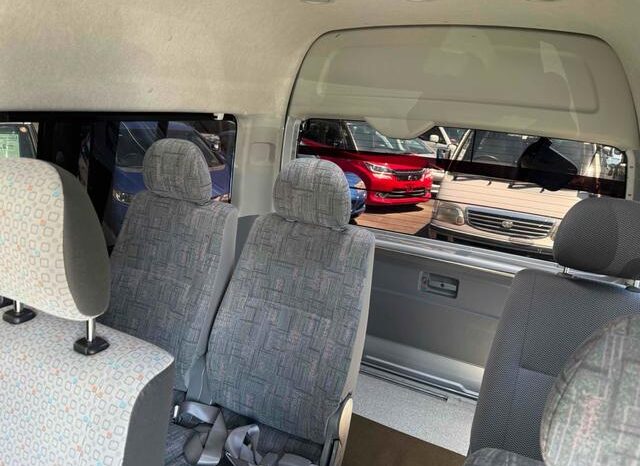 
								TOYOTA HIACE COMMUTER 2006 full									