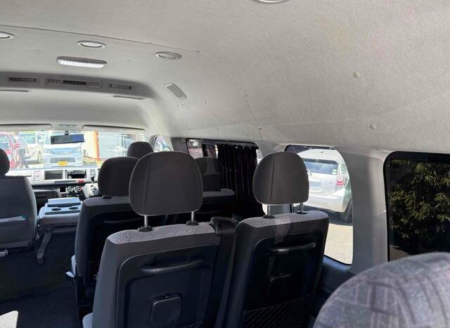 
								TOYOTA HIACE COMMUTER 2006 full									