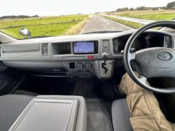 
										TOYOTA HIACE COMMUTER 2006 full									