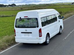 
										TOYOTA HIACE COMMUTER 2006 full									