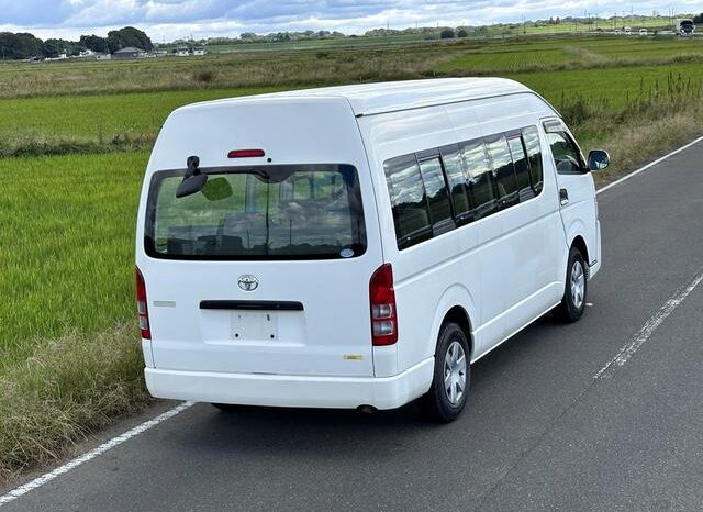 
								TOYOTA HIACE COMMUTER 2006 full									