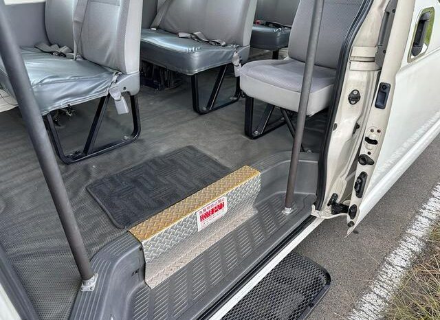 
								TOYOTA HIACE COMMUTER 2006 full									