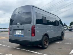 TOYOTA HIACE COMMUTER 2024