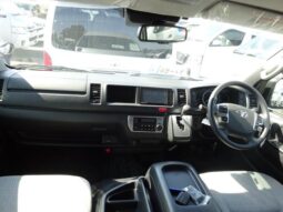 
										TOYOTA HIACE COMMUTER 2024 full									
